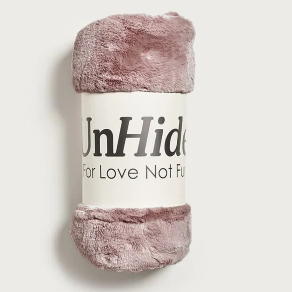 Medium UnHide Lil’ Marsh Blanket in Rosy Baby